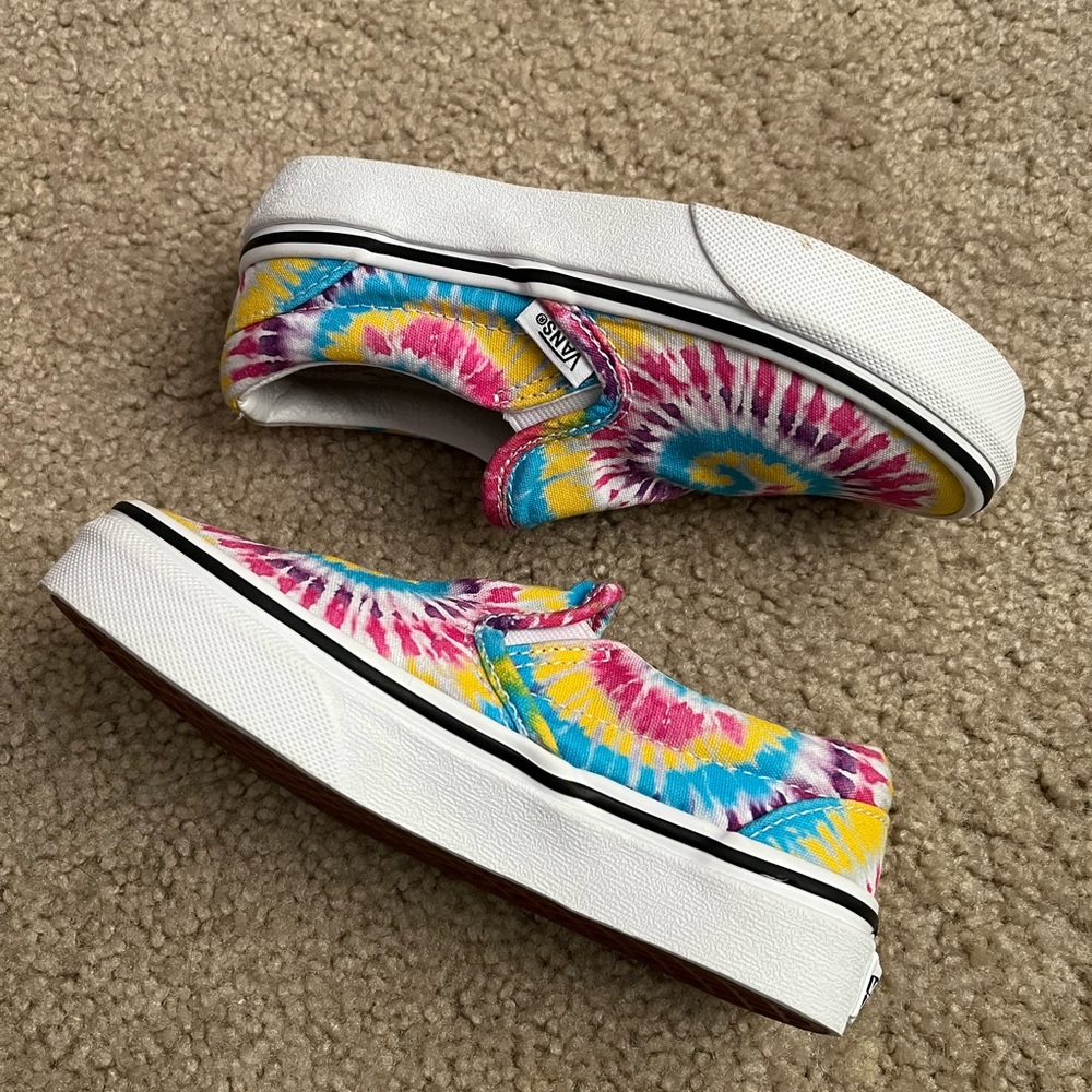 Tie dye vans💙